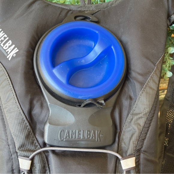 Camelbak hydration backpack bladder hiking outdoors - Picture 4 of 8